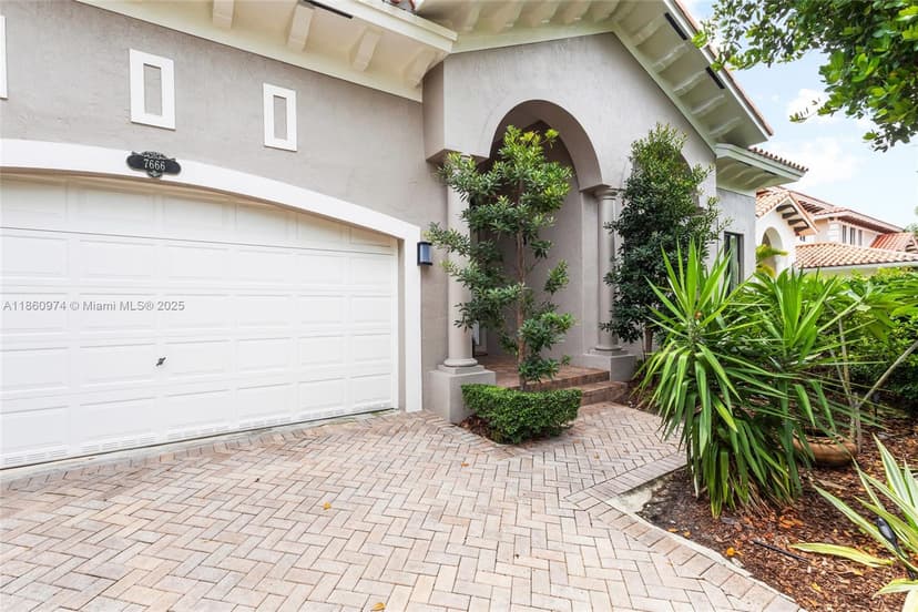 7666 SW 193rd Ln, Cutler Bay FL 33157