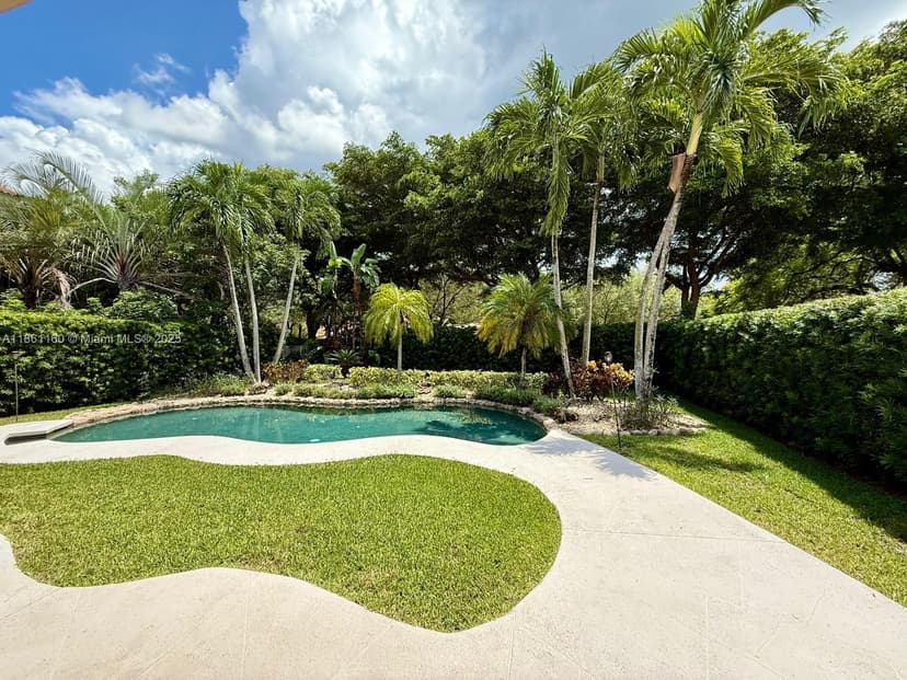 3989 Pinewood Ln, Weston FL 33331