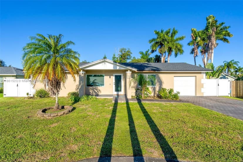 1120 SW 128th Dr, Davie FL 33325