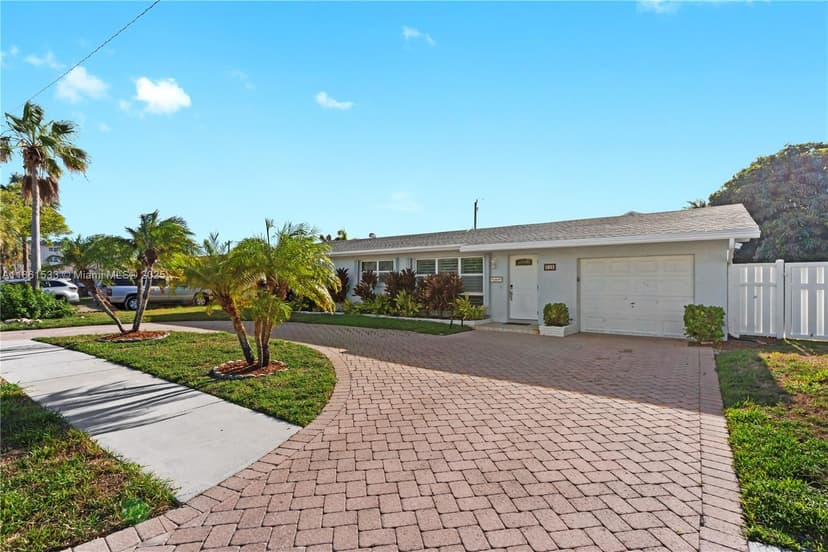 605 SE 8th Ave, Deerfield Beach FL 33441
