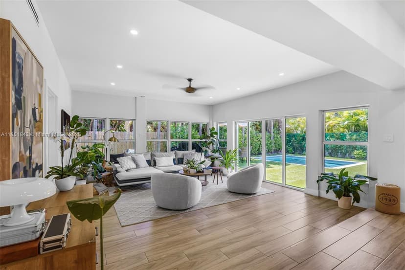 653 Glenridge Rd, Key Biscayne FL 33149