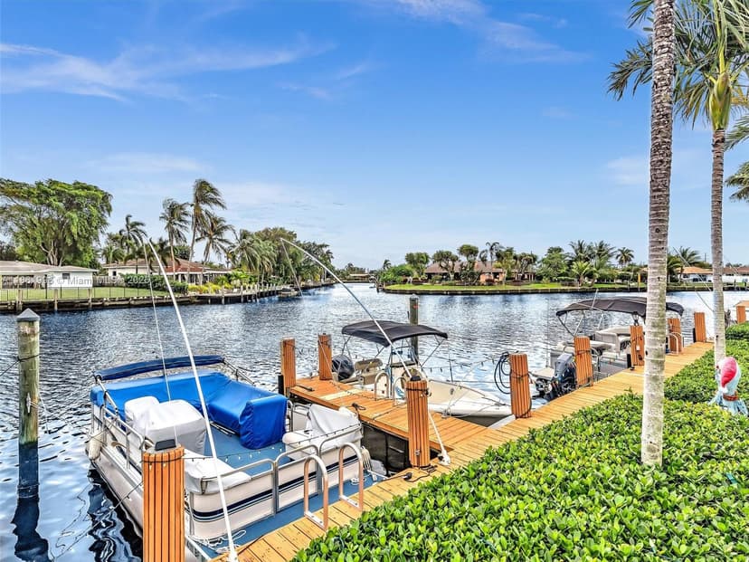 120 Cypress Club Dr # 202, Pompano Beach FL 33060