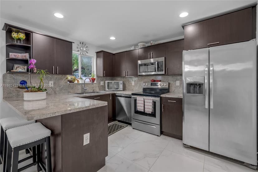 3020 NW 45th St, Miami FL 33142