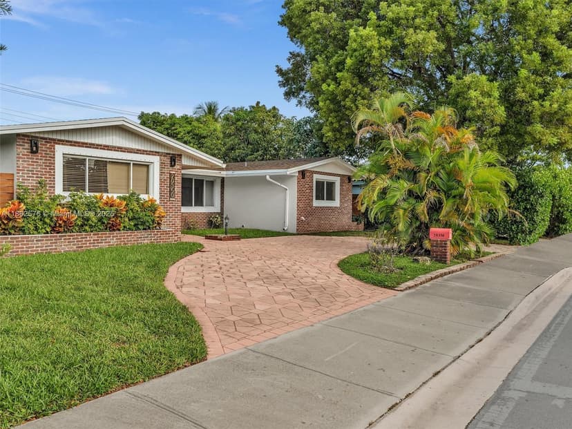20350 Highland Lakes Blvd, Miami FL 33179