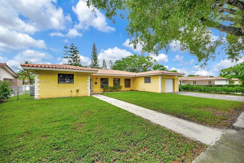 6750 White Oak Dr, Miami Lakes FL 33014