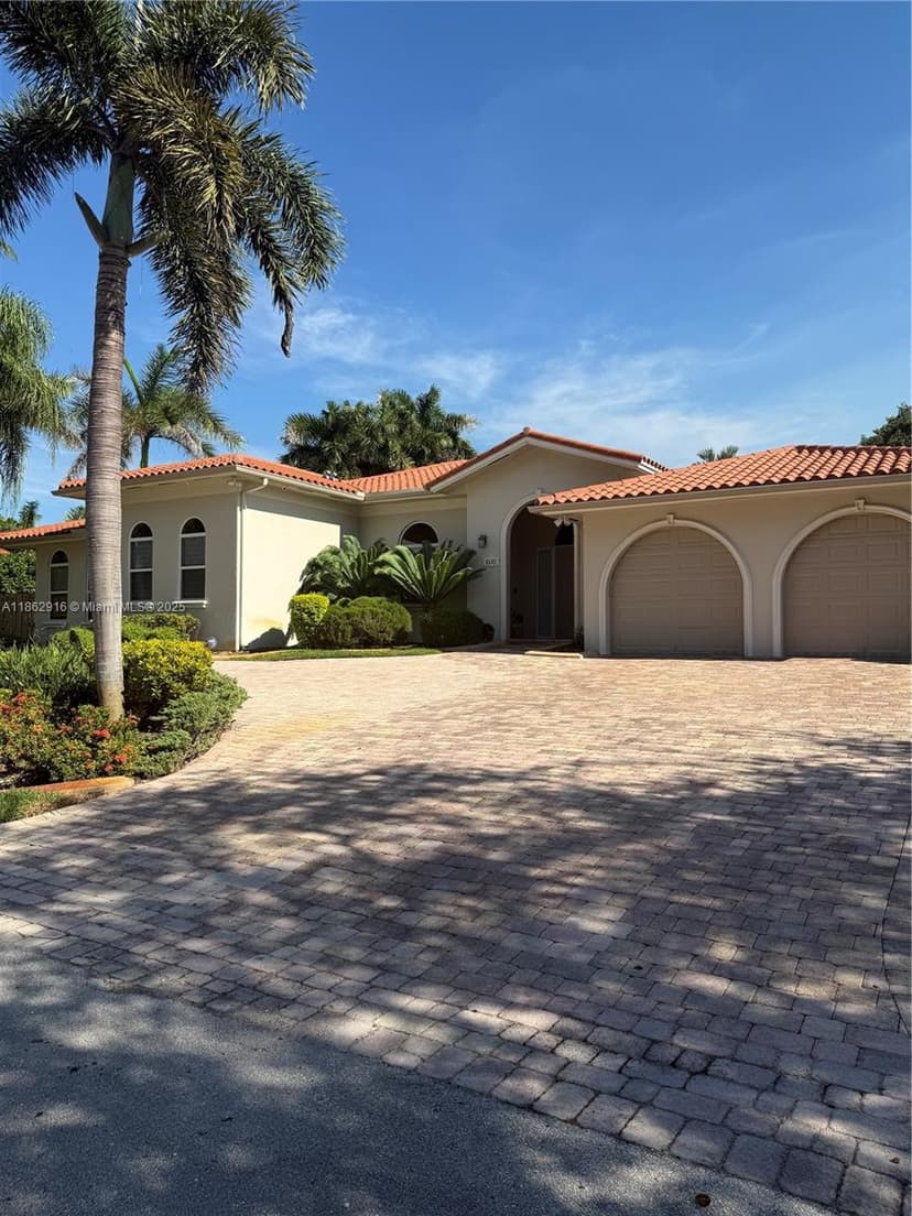 8100 SW 179th St, Palmetto Bay FL 33157