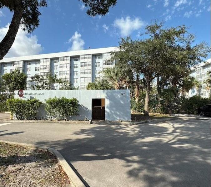 4271 NW 5th St # 108, Plantation FL 33317