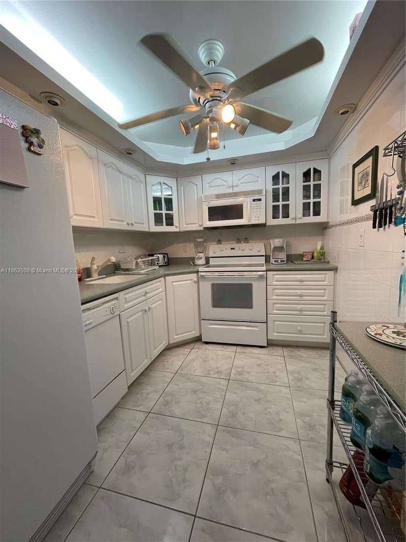 3180 S Ocean Dr # 204, Hallandale Beach FL 33009