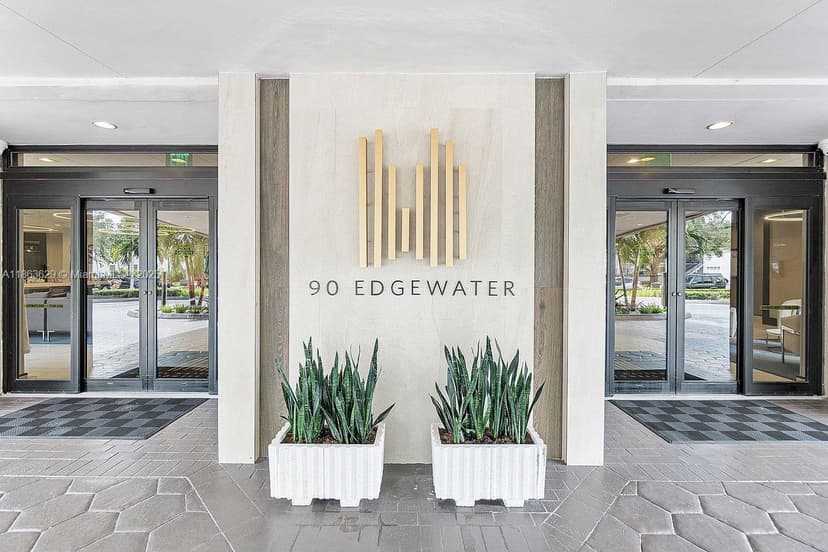 90 Edgewater Dr # 820, Coral Gables FL 33133