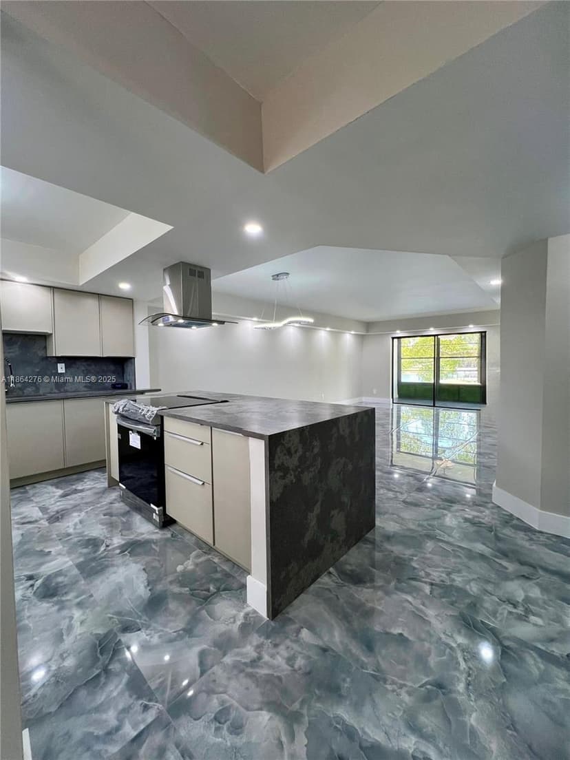 4930 E Sabal Palm Blvd # 206, Tamarac FL 33319