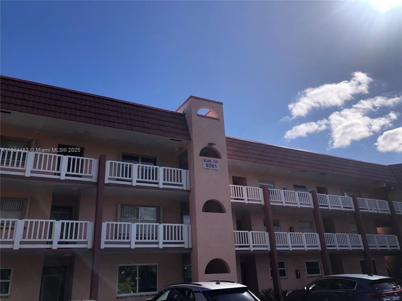 9561 Sunrise Lakes Blvd # 306, Sunrise FL 33322