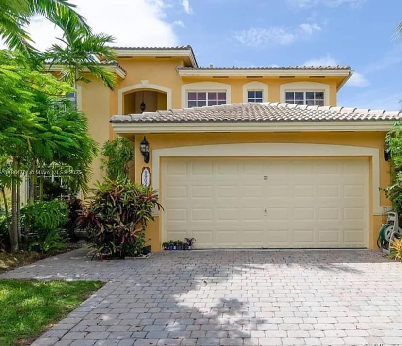 8902 SW 208th Ter, Cutler Bay FL 33189