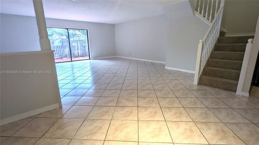 11572 NW 2nd St, Plantation FL 33325