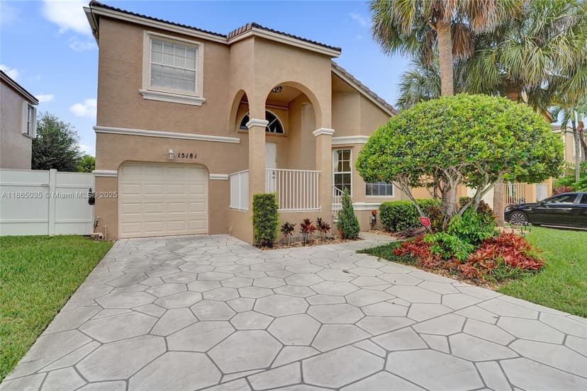 15181 NW 6th Ct, Pembroke Pines FL 33028