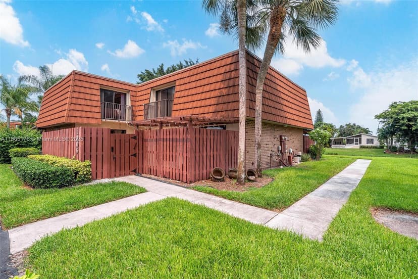 1306 SW 118th Ter, Davie FL 33325