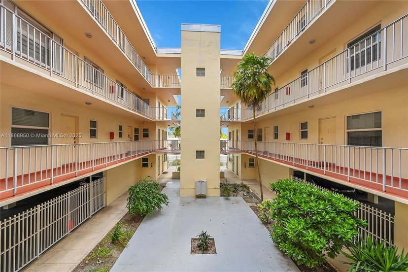 1747 Rodman St # 207, Hollywood FL 33020