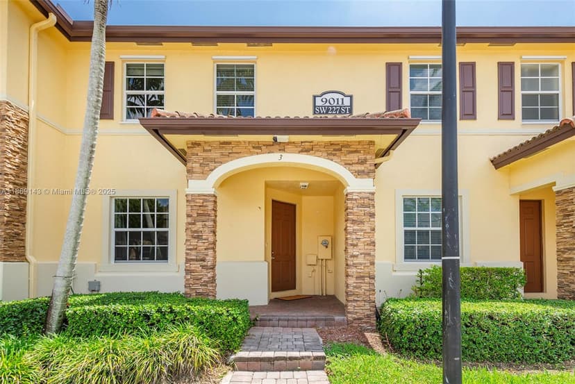 9011 SW 227th St # 3, Cutler Bay FL 33190