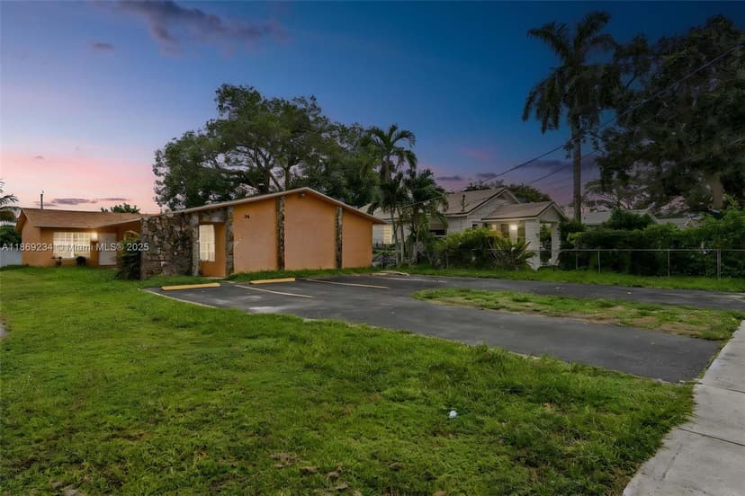 34 SW 7th St, Hallandale Beach FL 33009