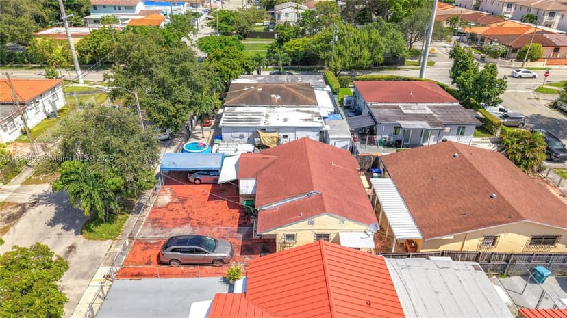 1055 NW 32nd Ct, Miami FL 33125