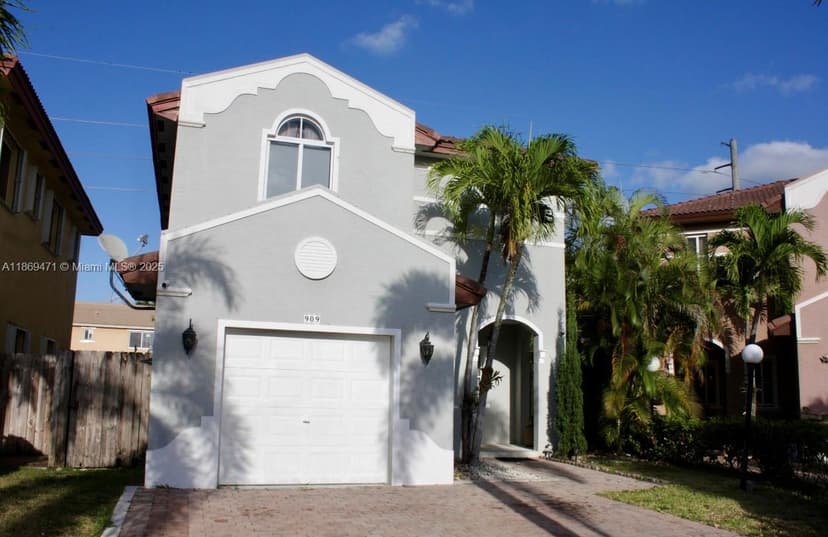 909 NE 41st Ter, Homestead FL 33033