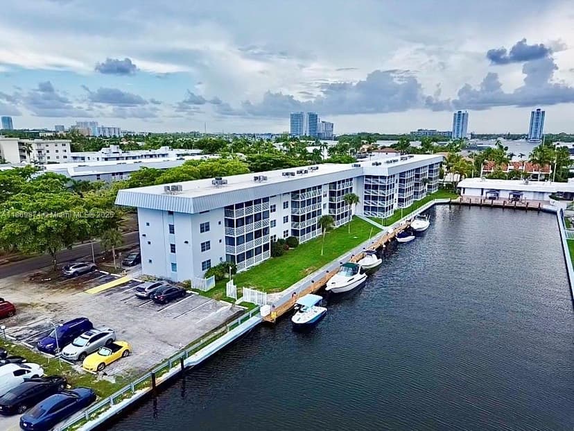 3551 NE 169th St # 105, North Miami Beach FL 33160