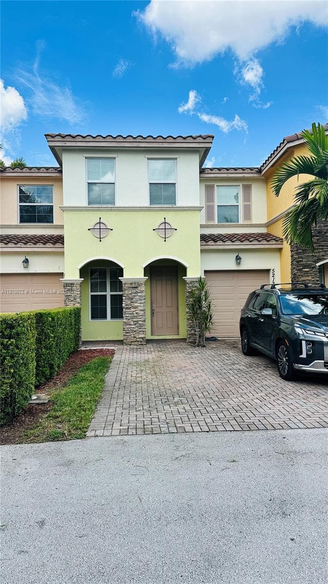 5217 SW 78th Ter, Davie FL 33328