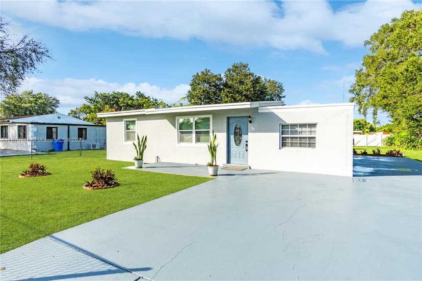134 Miami Gardens Rd, West Park FL 33023