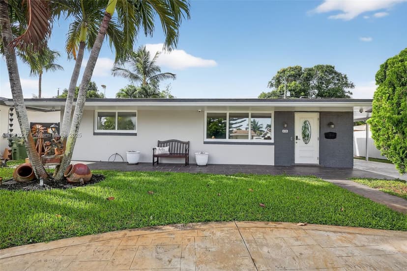 8210 NW 10th St, Pembroke Pines FL 33024