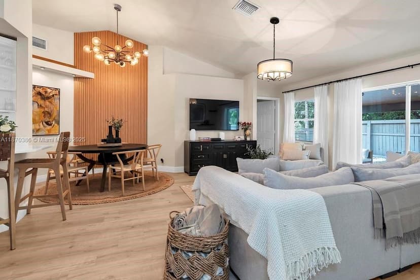 5397 Grande Palm Cir, Delray Beach FL 33484