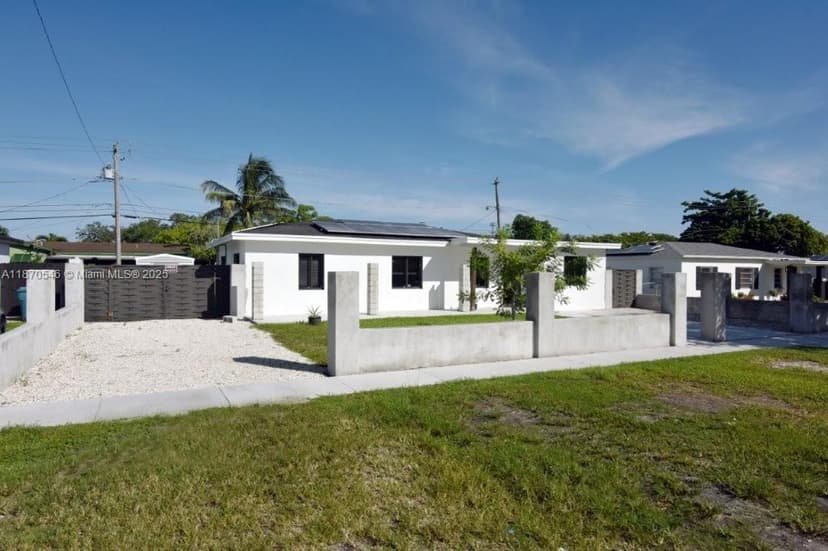 14520 Carver Dr, Miami FL 33176