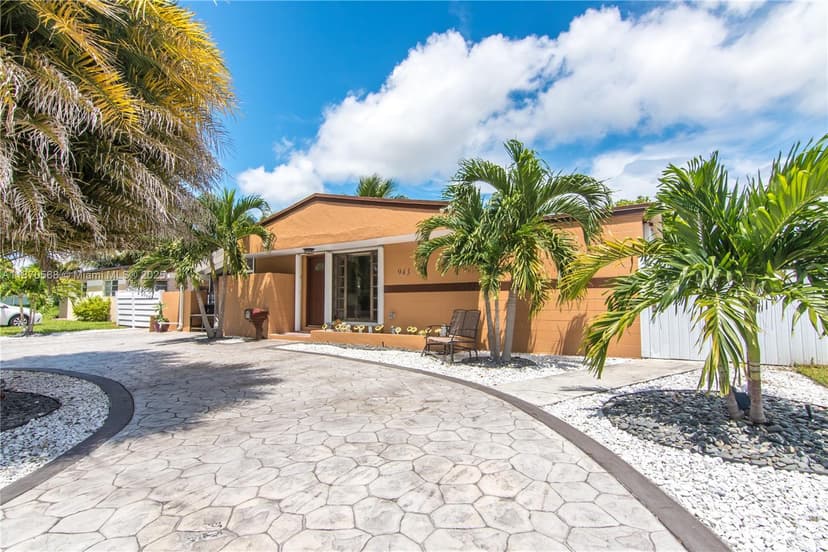 943 W 64th Pl, Hialeah FL 33012