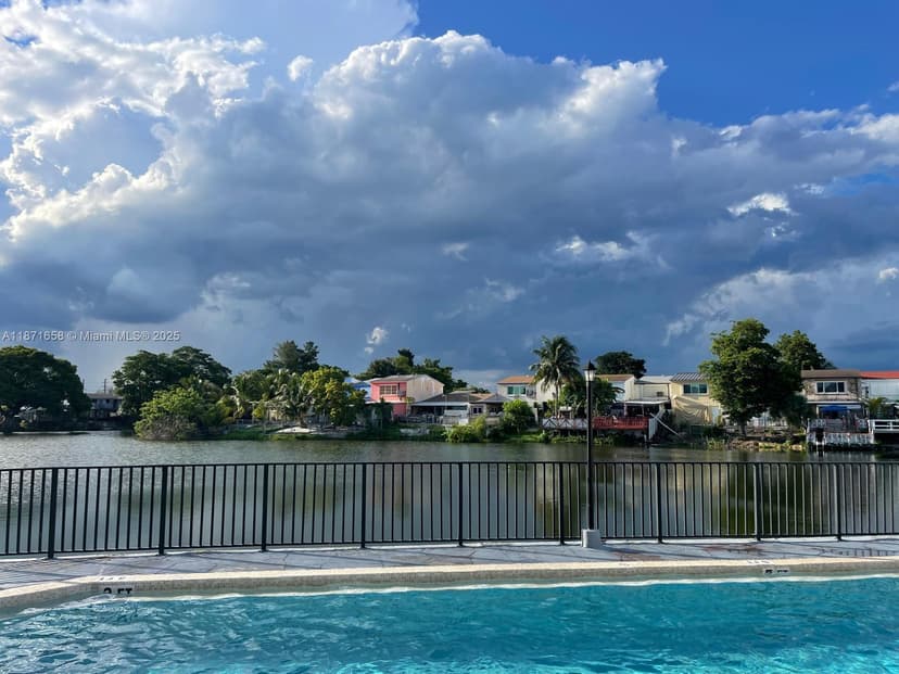 1335 W 68th St # 106, Hialeah FL 33014