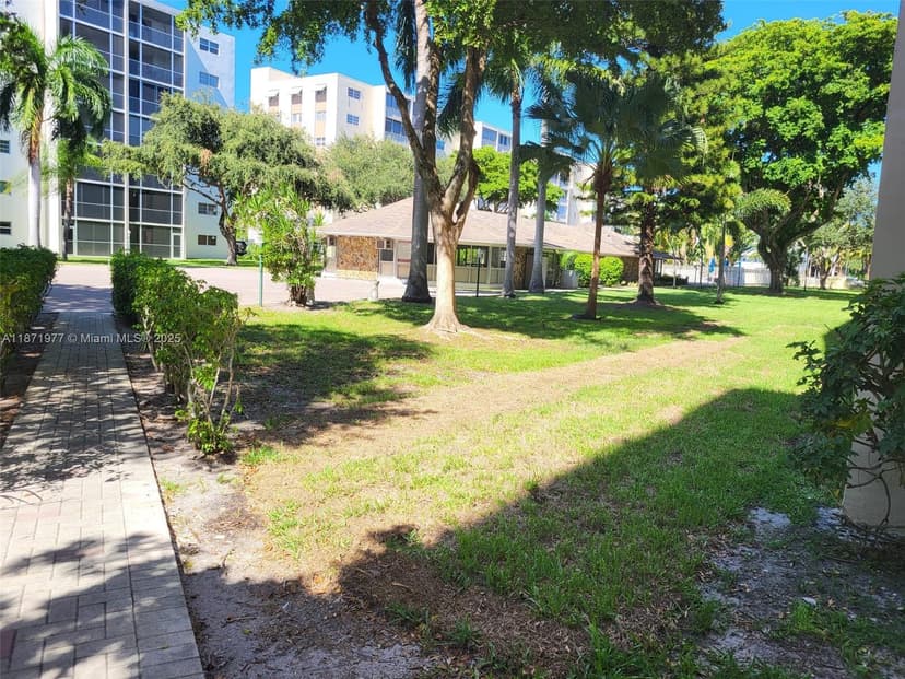 900 NE 12th Ave # 705, Hallandale Beach FL 33009
