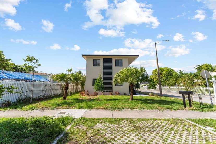 1171 NW 66th St, Miami FL 33150