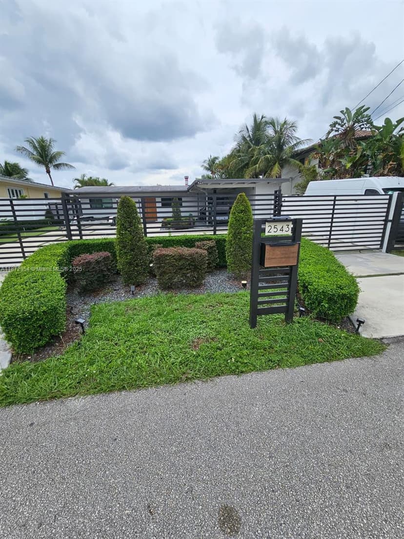 2543 Gulfstream Ln, Fort Lauderdale FL 33312