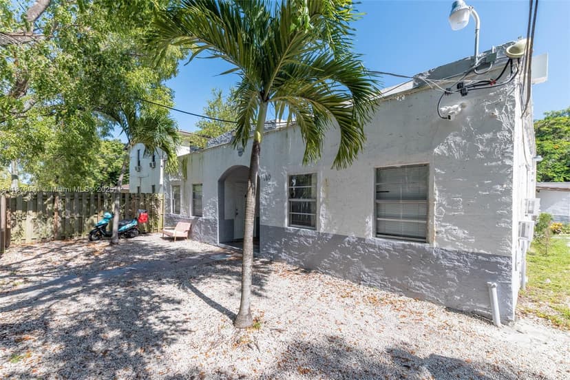 180 NW 59th St, Miami FL 33127