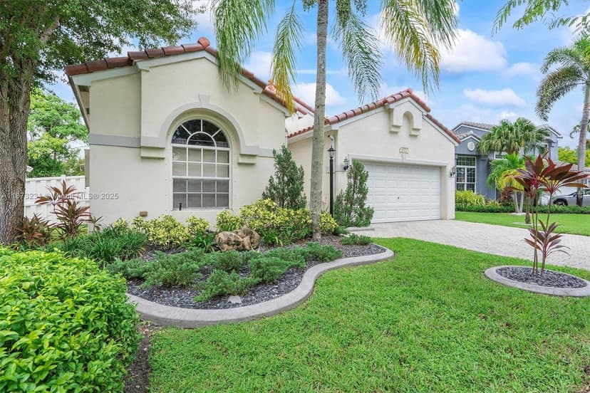 1572 NW 135th Ave, Pembroke Pines FL 33028