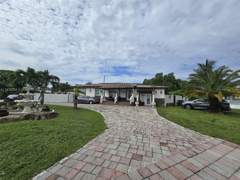 110 W 53rd St, Hialeah FL 33012