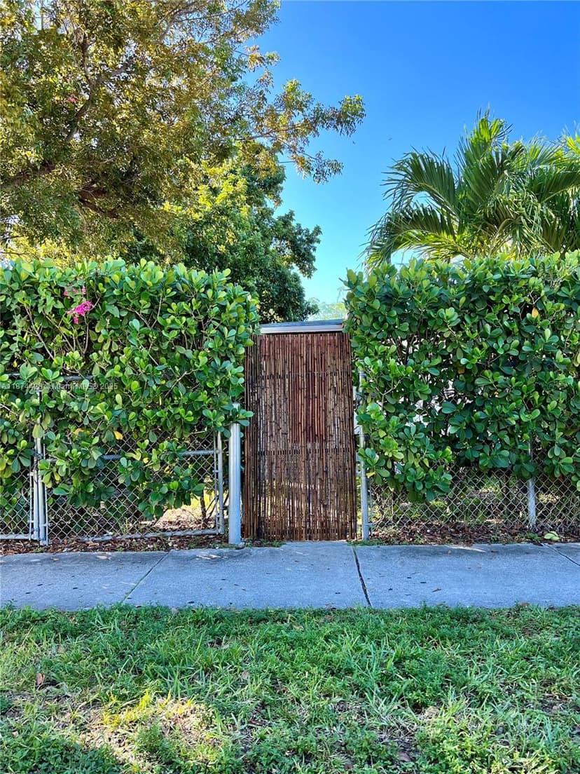 150 NE 59th St, Miami FL 33137