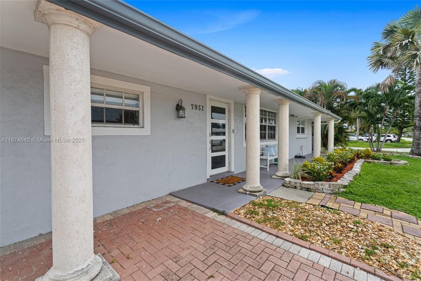 7951 NW 11th St, Pembroke Pines FL 33024