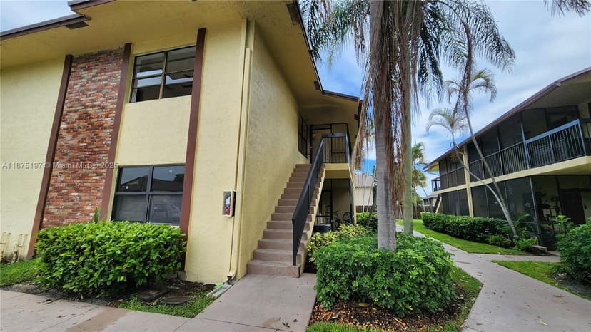 10031 Winding Lake Rd # 201, Sunrise FL 33351