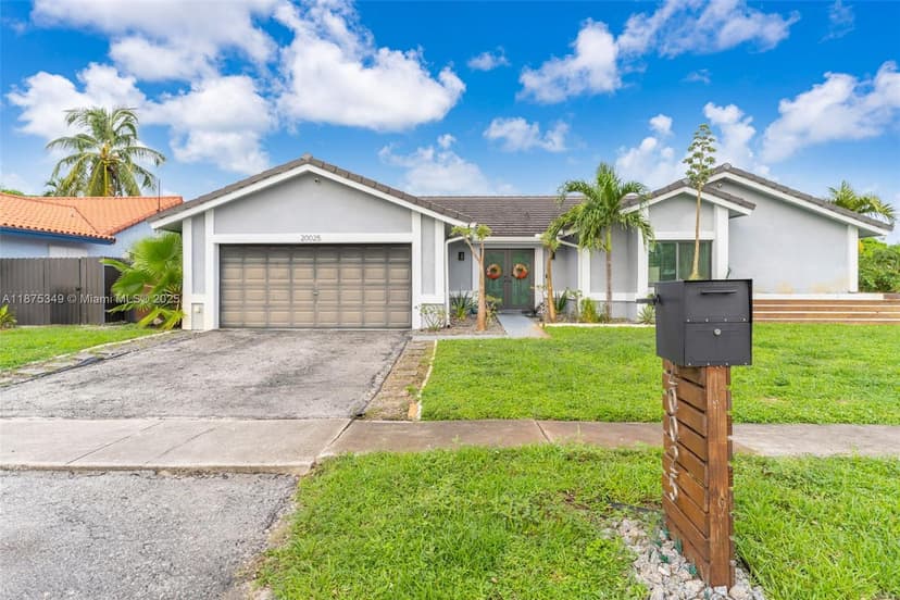 20025 NW 65th Ct, Hialeah FL 33015