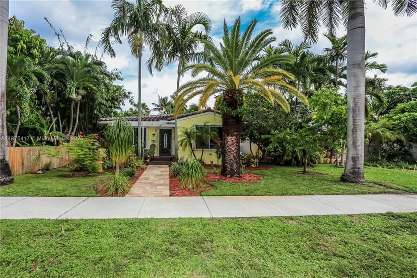 1515 Harrison St, Hollywood FL 33020