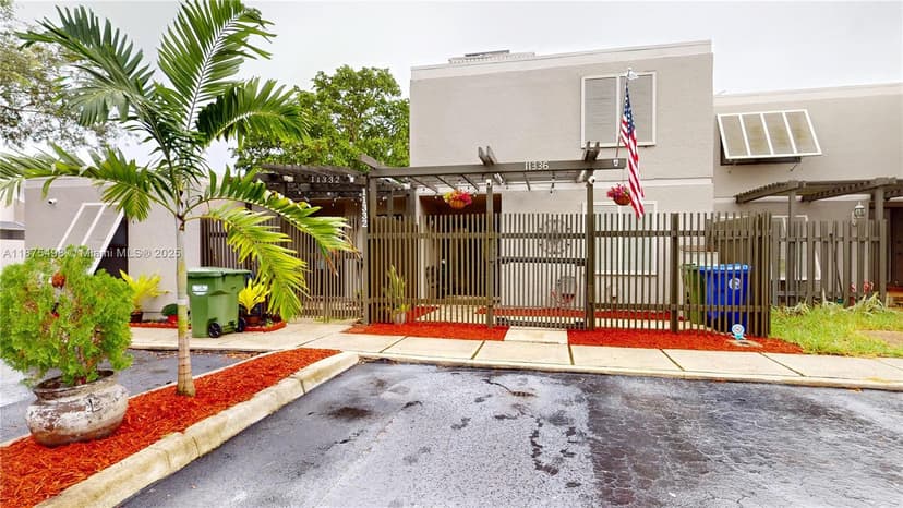 11336 NW 15th St, Pembroke Pines FL 33026