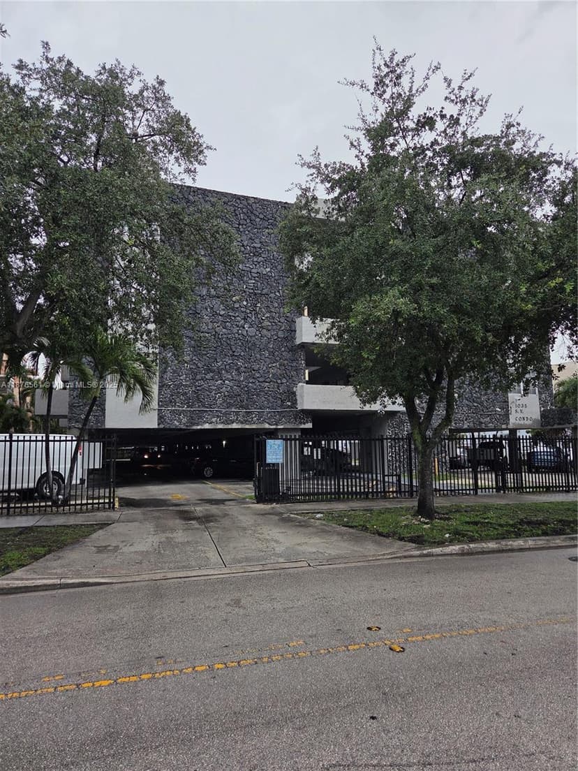 1035 W 77th St # 305, Hialeah FL 33014