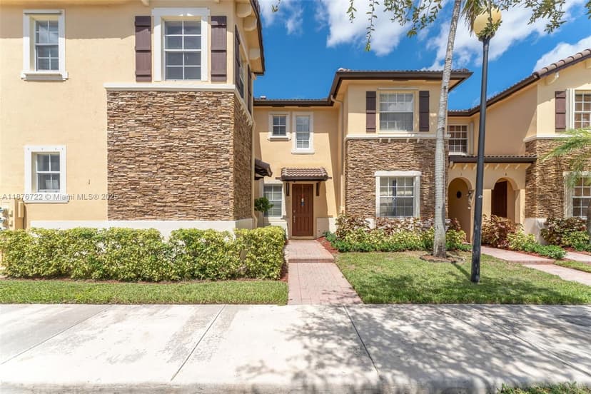 9227 SW 227th St, Cutler Bay FL 33190