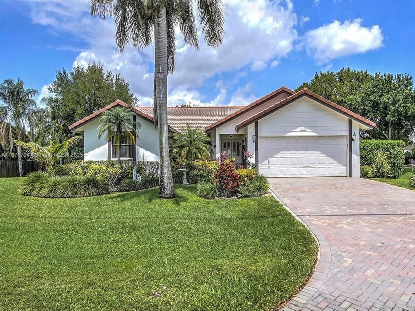 11701 NW 27th St, Plantation FL 33323