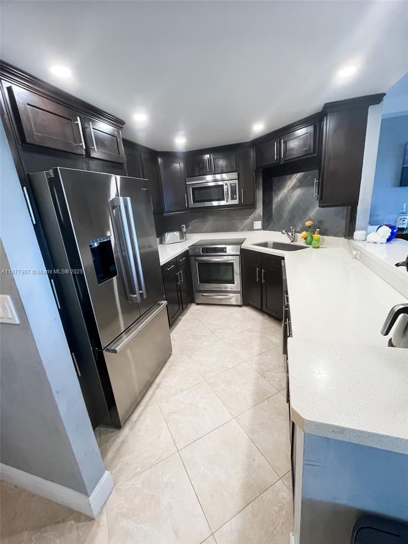 340 Sunset Dr # 907, Fort Lauderdale FL 33301