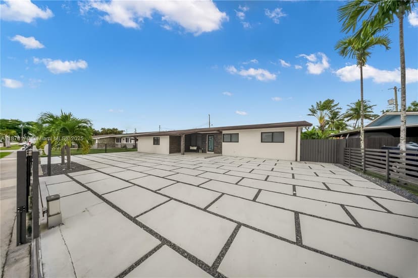 421 W 55th Pl, Hialeah FL 33012