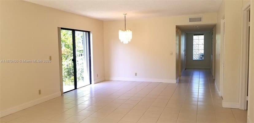 413 Lakeview Dr # 104, Weston FL 33326